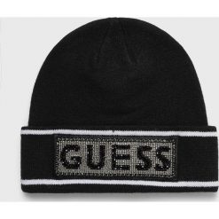 Guess Jeans - Czapka. Brązowe czapki damskie Guess Jeans, z aplikacjami, z elastanu. W wyprzedaży za 139,90 zł.