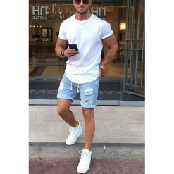 Męski t-shirt REGGIE. Białe t-shirty męskie Męski t-shirt REGGIE, s, bez wzorów, bez kołnierzyka. W wyprzedaży za 39,00 zł.