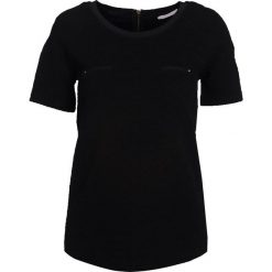 Czarna Bluzka Warring Period. Czarne bluzki damskie Multu, s, bez wzorów, bez kołnierzyka, z krótkim rękawem. Za 39,99 zł.