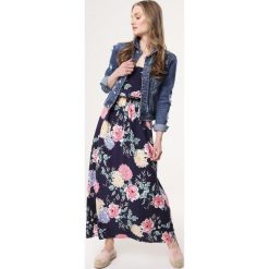 Granatowa Sukienka Delineate. Szare sukienki damskie Born2be, xl, w kwiaty, bez kołnierzyka, bez rękawów, maxi. Za 59,99 zł.