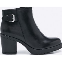 Vagabond - Botki Grace. Czarne buty zimowe damskie Vagabond, z materiału, z okrągłym noskiem. W wyprzedaży za 269,90 zł.