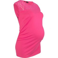Shirt ciążowy z koronką bonprix ciemnoróżowy. Różowe bluzki ciążowe bonprix, w koronkowe wzory, z wiskozy, bez kołnierzyka, bez rękawów. Za 44,99 zł.