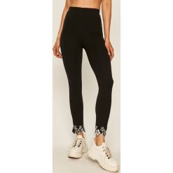 Desigual - Legginsy. Czarne spodnie damskie Desigual, s, z aplikacjami, z elastanu. W wyprzedaży za 159,90 zł.