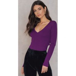 Swetry klasyczne damskie: NA-KD Trend Sweter basic w prążki – Purple