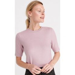 Dzianinowy T-shirt - Różowy. Różowe t-shirty damskie Reserved, s, bez wzorów, z dzianiny, bez kołnierzyka. Za 39,99 zł.