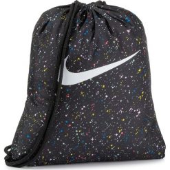 Plecak NIKE - BA5993 010 Czarny. Czarne plecaki męskie Nike, bez wzorów, z materiału, sportowe. Za 59,00 zł.