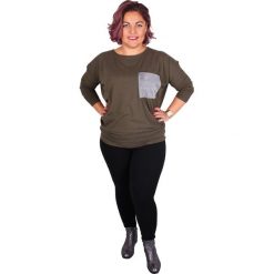 Kimonowa bluzka angora z kieszenią oversize khaki NOWOŚĆ. Brązowe bluzki damskie Moda Size Plus Iwanek, na co dzień, s, bez wzorów, z tkaniny, eleganckie, bez kołnierzyka, plus size, bez rękawów. Za 95,00 zł.