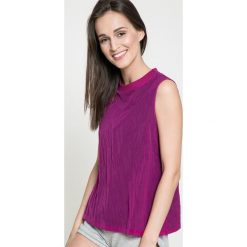 Nike Sportswear - Top. Różowe topy damskie Nike Sportswear, s, bez wzorów, z tkaniny, z okrągłym kołnierzem. W wyprzedaży za 49,90 zł.