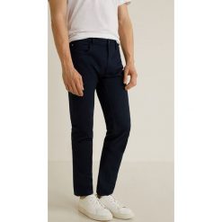 Mango Man - Spodnie Pisa4. Niebieskie chinosy męskie marki Mango Man, z elastanu. Za 139,90 zł.