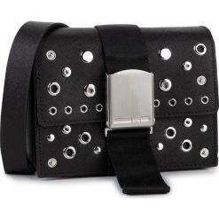 Torebka MCQ ALEXANDER MCQUEEN - Christine Deluxe 567903 R7B37 1000 Black. Czarne listonoszki damskie McQ Alexander McQueen, na imprezę, bez wzorów, ze skóry, bez dodatków. Za 1799,00 zł.