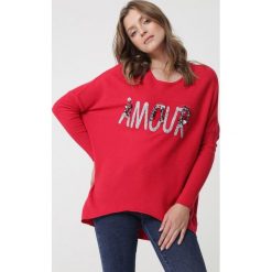Czerwony Sweter Malabar. Czerwone swetry damskie Born2be, xl, z aplikacjami, klasyczne, z długim rękawem, długie, bez kaptura. Za 119,99 zł.