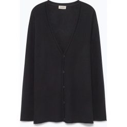 Kardigan "Ulicity" w kolorze czarnym. Czarne kardigany męskie American Vintage, m, bez wzorów, z wełny. W wyprzedaży za 179,95 zł.