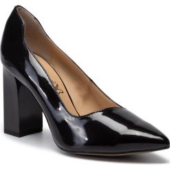 Półbuty CAPRICE - 9-22408-23 Black Patent 018. Czarne półbuty damskie Caprice, bez wzorów, ze skóry ekologicznej, bez obcasa, na obcasie, bez zapięcia. W wyprzedaży za 189,00 zł.