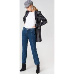 Boyfriendy damskie: NA-KD Trend Jeansy z panelowymi wstawkami i średnim stanem - Blue