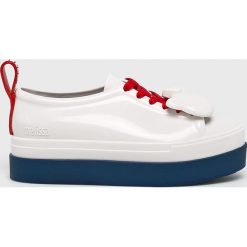 Melissa - Buty Hello Kitty. Białe sneakersy damskie Melissa, ze skóry. W wyprzedaży za 369,90 zł.