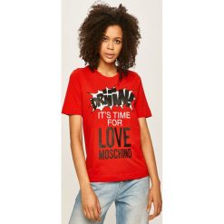 Love Moschino - T-shirt. Czarne bluzki damskie Love Moschino, m, z nadrukiem, z bawełny, casualowe, z okrągłym kołnierzem, z krótkim rękawem. Za 389,90 zł.