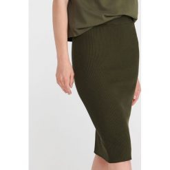 Spódnica z prążkowanej dzianiny - Khaki. Spódniczki damskie Reserved. Za 69,99 zł.