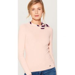 Sweter z kokardą - Różowy. Różowe swetry klasyczne damskie marki Mohito, s, z kokardą. Za 89,99 zł.