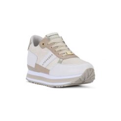 Buty Apepazza BIANCO RAISSA. Białe trampki i tenisówki damskie Apepazza, bez wzorów, bez zapięcia. Za 512,51 zł.
