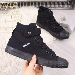 Trampki wysokie tekstylne na rzep czarne Big Star FF274578 - czarny. Czarne trampki i tenisówki damskie BIG STAR, bez wzorów, bez zapięcia. Za 119,99 zł.