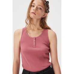 Prążkowany top z guzikami - Różowy. Różowe topy damskie Sinsay, s, bez wzorów, prążkowane, bez kołnierzyka. Za 14,99 zł.