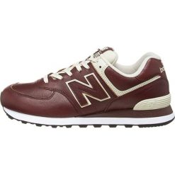 Skórzane sneakersy w kolorze brązowym. Pomarańczowe sneakersy męskie New Balance, na sznurówki. W wyprzedaży za 259,95 zł.