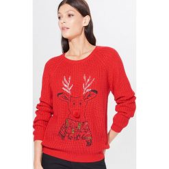 Świąteczny sweter z aplikacją - Czerwony. Czerwone swetry damskie Mohito, s, z aplikacjami, wizytowe, bez rękawów, bez kaptura. Za 99,99 zł.