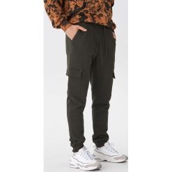 Dresowe joggery - Khaki. Brązowe spodnie męskie House, s, bez wzorów, z dresówki. W wyprzedaży za 59,99 zł.