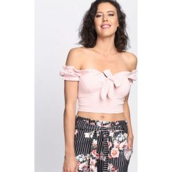 Różowy Top Sensitive Whisper. Różowe topy damskie Born2be, s, bez wzorów, z dzianiny, bez kołnierzyka. Za 89,99 zł.