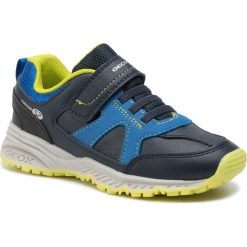 Sneakersy GEOX - J Bernie B J9411B 0BUCE C4226 S Navy/Royal. Niebieskie trampki chłopięce Geox, bez wzorów, ze skóry ekologicznej, na rzepy. W wyprzedaży za 159,00 zł.