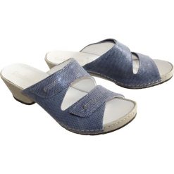 COMFORTABEL 701338-5 blau, klapki damskie. Klapki damskie Comfortabel, bez wzorów, ze skóry, bez obcasa. Za 259,90 zł.
