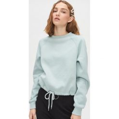 Bluza ze ściągaczem - Niebieski. Niebieskie bluzy damskie Cropp, s, bez wzorów, bez rękawów, bez kaptura. Za 69,99 zł.