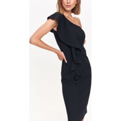 ELEGANCKA SUKIENKA Z FALBANĄ. Czarne sukienki damskie marki Top Secret, na zimę, bez wzorów, eleganckie, bez kołnierzyka, bez rękawów, dopasowane. W wyprzedaży za 59,99 zł.