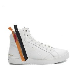 Skórzane sneakersy w kolorze białym. Białe trampki męskie U.S. Polo Assn., Gas, na sznurówki. W wyprzedaży za 329,95 zł.
