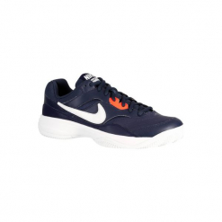 Buty tenisowe Nike Court Lite na mączkę ceglaną. Niebieskie buty do tenisa męskie marki Nike, nike court. W wyprzedaży za 179,99 zł.