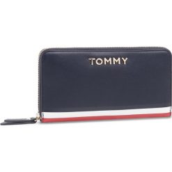 Duży portfel damski TOMMY HILFIGER Th Corporate Lrg Za Wallet AW0AW07736. Niebieskie portfele damskie TOMMY HILFIGER, bez wzorów. W wyprzedaży za 239,00 zł.