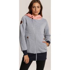 Szara Bluza Lynneli. Szare bluzy damskie Renee, s, bez wzorów, bez rękawów, bez kaptura. Za 119,99 zł.