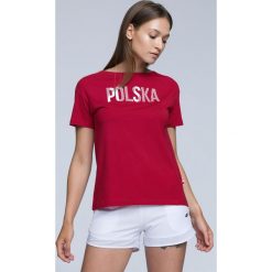 Koszulka kibica damska TSD501 - CZERWONY. Czerwone bluzki damskie marki 4f, z nadrukiem, z bawełny, z krótkim rękawem. Za 49,99 zł.