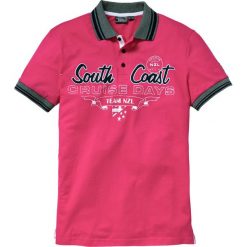 Shirt polo z efektownym zdobieniem bonprix ciemnoróżowy. Różowe koszulki polo męskie bonprix, s, z nadrukiem, polo, bez rękawów. Za 64,99 zł.