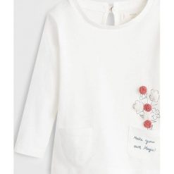 Mango Kids - Longsleeve dziecięcy 86-104 cm. Białe bluzki dziewczęce Mango Kids, z nadrukiem, z bawełny, z okrągłym kołnierzem, z krótkim rękawem, krótkie, bez kaptura. Za 45,90 zł.