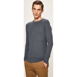 Tom Tailor Denim - Sweter. Czerwone swetry męskie TOM TAILOR DENIM, s, bez wzorów, z bawełny, z okrągłym kołnierzem, bez kaptura. W wyprzedaży za 99,90 zł.