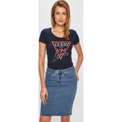 Guess Jeans - Top. Czarne bluzki damskie Guess Jeans, s, z nadrukiem, z elastanu, z okrągłym kołnierzem, z krótkim rękawem. W wyprzedaży za 99,90 zł.