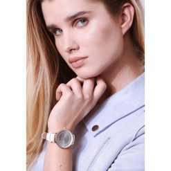 Biały Zegarek Preferable. Białe zegarki damskie marki Born2be. Za 39,99 zł.