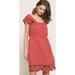 Pepe Jeans - Sukienka. Czerwone sukienki damskie Pepe Jeans, na co dzień, s, bez wzorów, z bawełny, casualowe, bez kołnierzyka, bez rękawów, mini, proste. W wyprzedaży za 199,90 zł.
