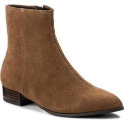 Botki VAGABOND - Gigi 4401-340-04 Cinnamon. Czarne botki damskie na obcasie marki Vagabond, z materiału, z okrągłym noskiem. W wyprzedaży za 279,00 zł.