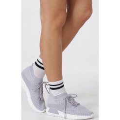 Szare buty sportowe sznurowane Casu 1903-3. Szare buty sportowe damskie Casu, bez wzorów, sportowe. Za 34,99 zł.