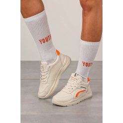 Kremowe buty sportowe sneakersy sznurowane casu 20g16/be. Białe buty dziewczęce sportowe Casu, na lato, bez wzorów, ze skóry ekologicznej, na sznurówki. Za 59,99 zł.