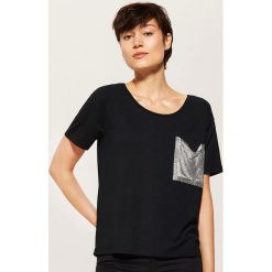 T-shirt z błyszczącą kieszonką - Czarny. Czarne t-shirty damskie marki House, l. Za 39,99 zł.