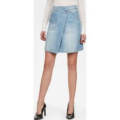 G-Star Raw - Spódnica jeansowa. Niebieskie spódniczki damskie G-Star RAW, na co dzień, bez wzorów, z bawełny, retro, z podwyższonym stanem, midi, asymetryczne. W wyprzedaży za 299,90 zł.