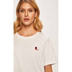 Patrizia Pepe - T-shirt. Białe bluzki damskie Patrizia Pepe, m, bez wzorów, z bawełny, z okrągłym kołnierzem. W wyprzedaży za 299,90 zł.